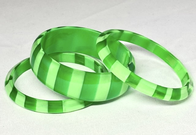 LG195 Best Plastics 60s green striped lucite bangles